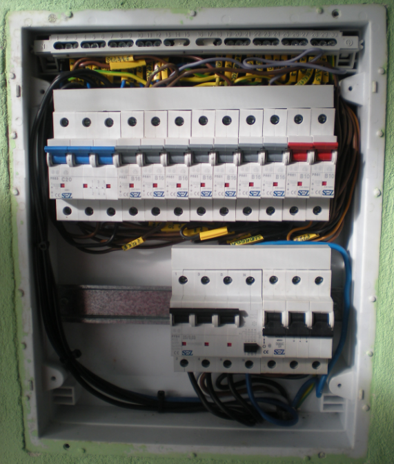 Domový rozvádzač 230/400V. (1)